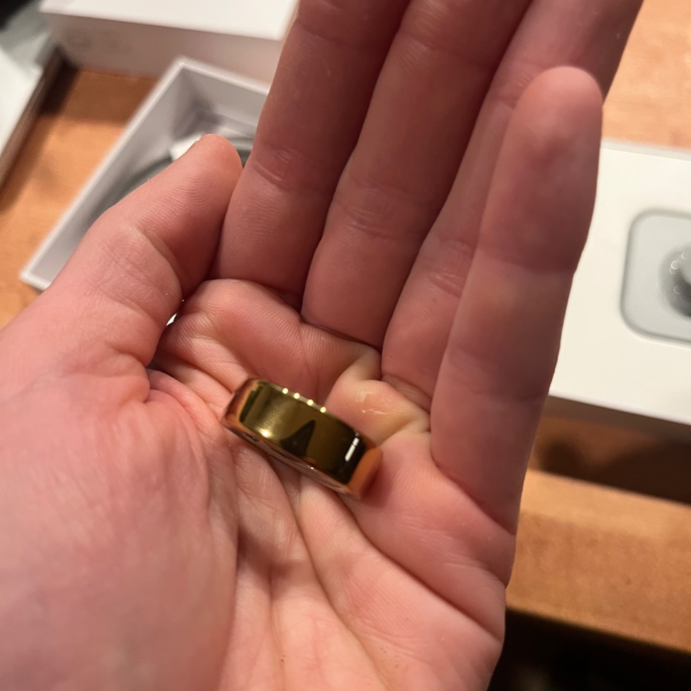 Gold Oura Ring- Brand New, Gen 4, Size 9 - Picture 2 of 5